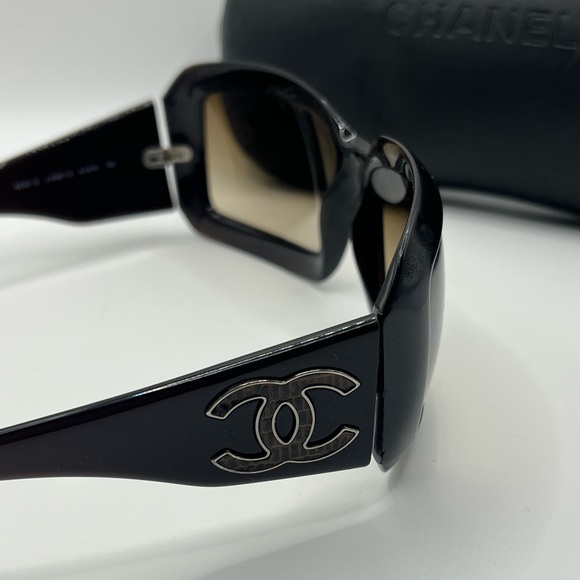 MOTHER OF PEARL CHANEL SUNGLASSES - Picture 7 of 8